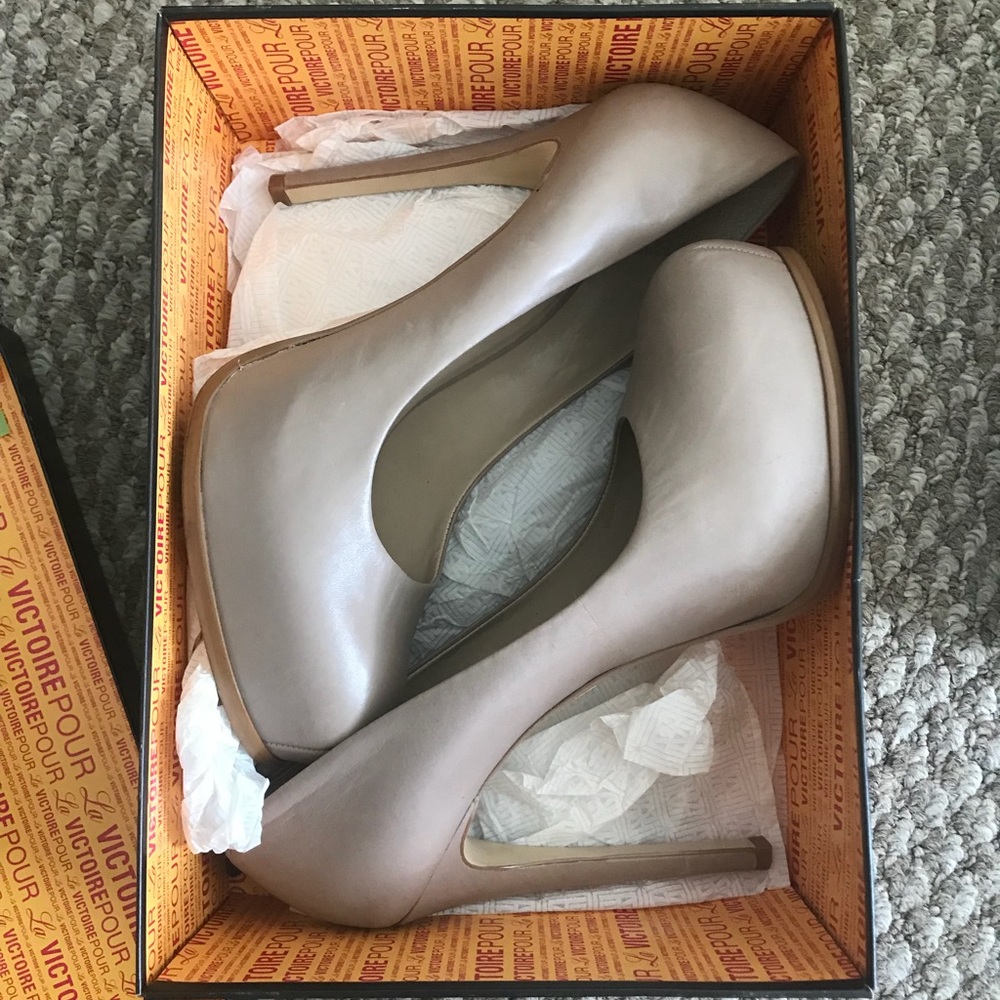 Pour La Victoire Heels - Picture 4 of 13